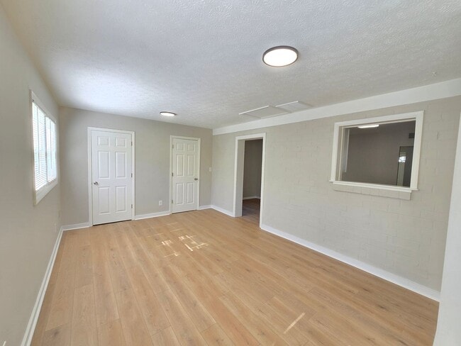 Photo - Newly Renovated 3 Bedroom Home – Modern Co...