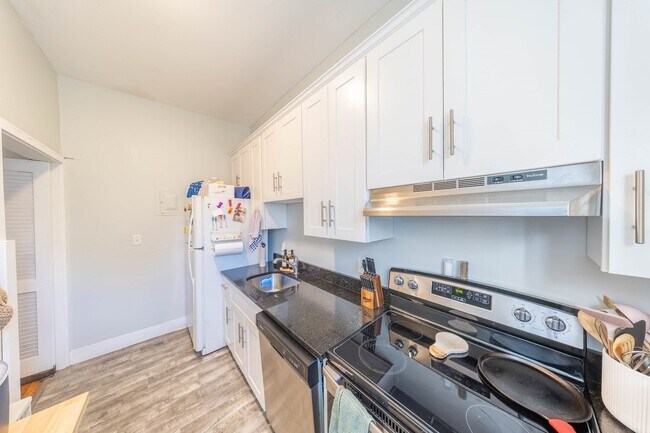 Photo - 1712 Beacon St Unit 2