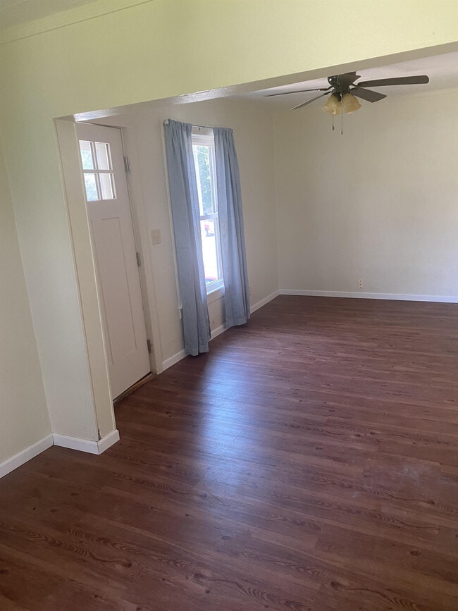 Photo - 313 E College St