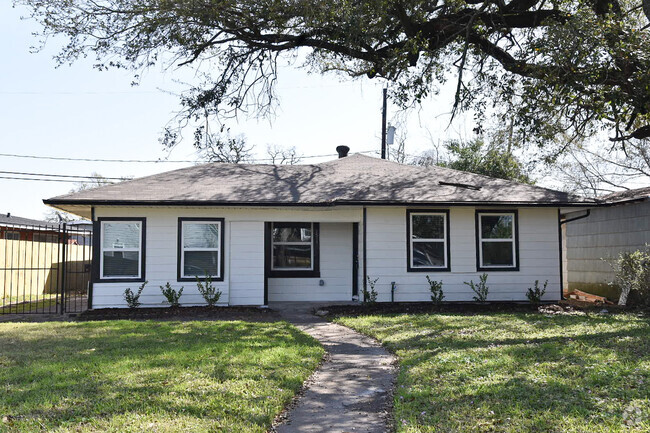 Building Photo - 2511 Evergreen Dr Rental