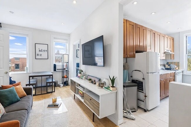 Photo - 50 Horatio St Unit 10