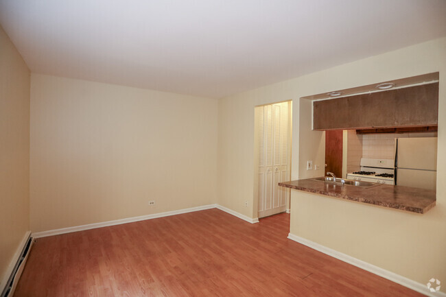 Building Photo - 541 W Briar Pl Unit 101 Rental