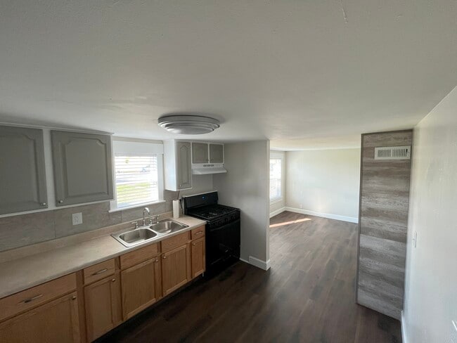 Photo - 809 S Elm St Unit 5