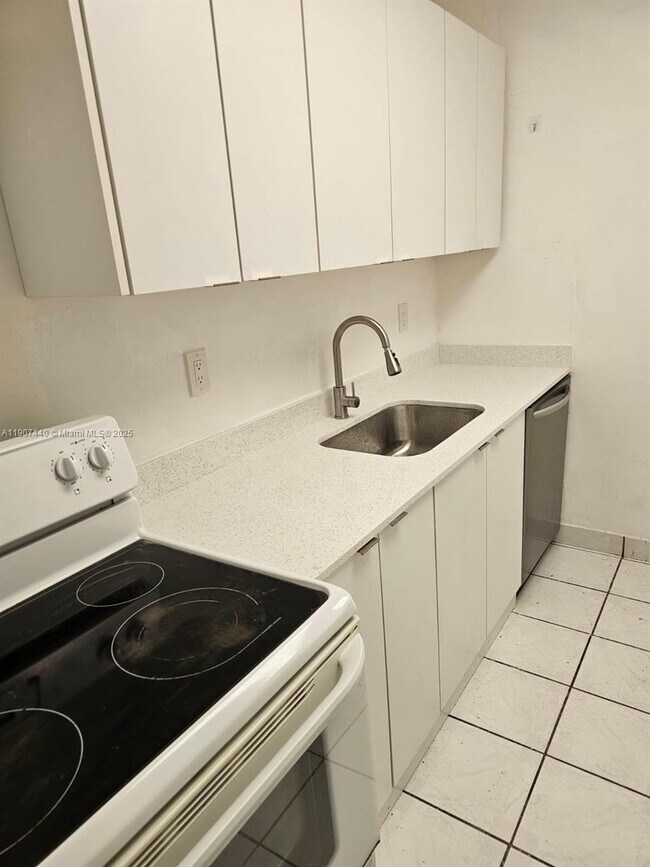 Photo - 605 NW 72nd Ave Unidad 209