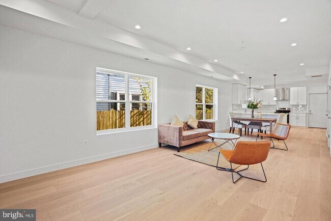 Photo - 4421 Kane Pl NE