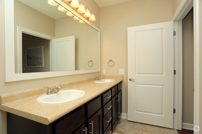 1BR - 783SF - Bathroom