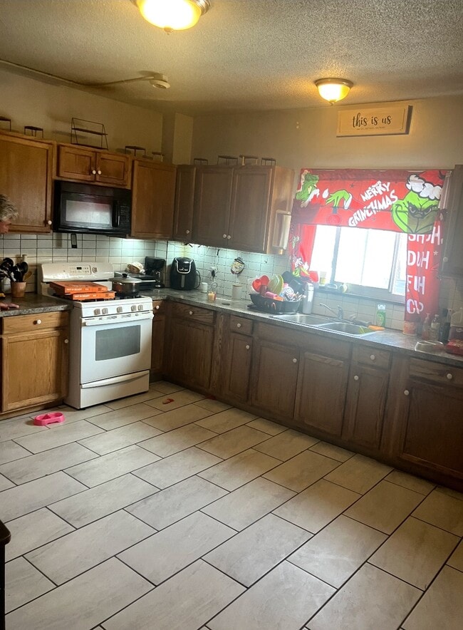 Building Photo - 39 Sophia St Unit Sophia Street 2nd Floor