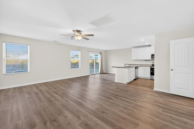 Building Photo - Available now! Stunning 3-Bedroom Home in Meredith Woods