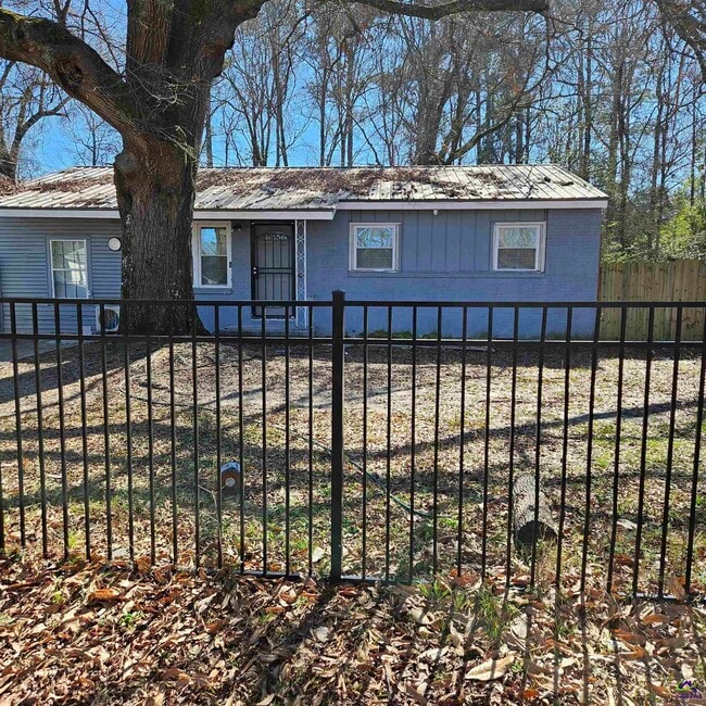 Photo - 306 Kingsbury Cir