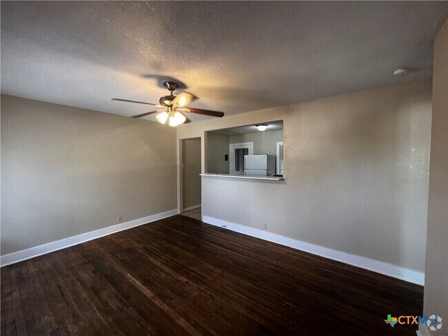 Building Photo - 303 Cardinal St Rental