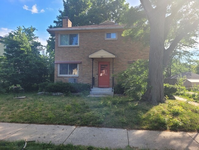 Photo - 910 High St