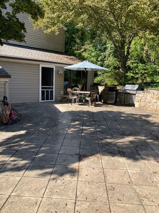 Building Photo - 5219 Cottonwood Dr Unit Patio