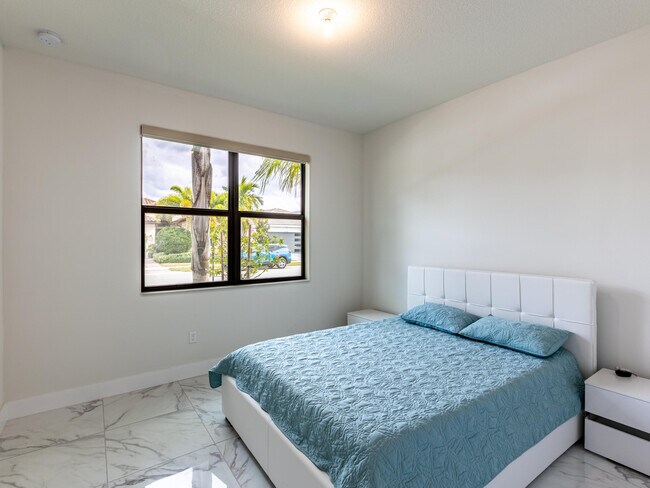 Photo - 7191 Montereal Path