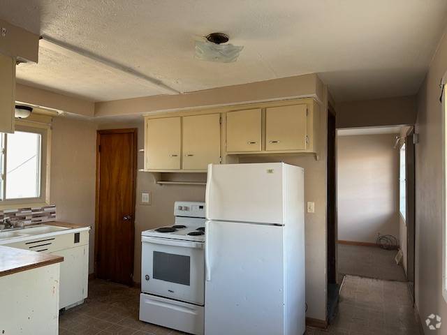 Building Photo - 2803 Cleveland Ave SW Rental