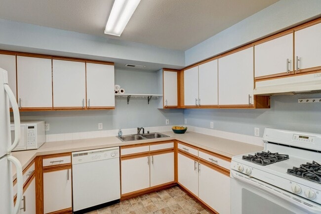 Photo - 3 Bedroom, 2.5 Bath Condo in Madrona Heights - Water/Sewer/Garbage included!