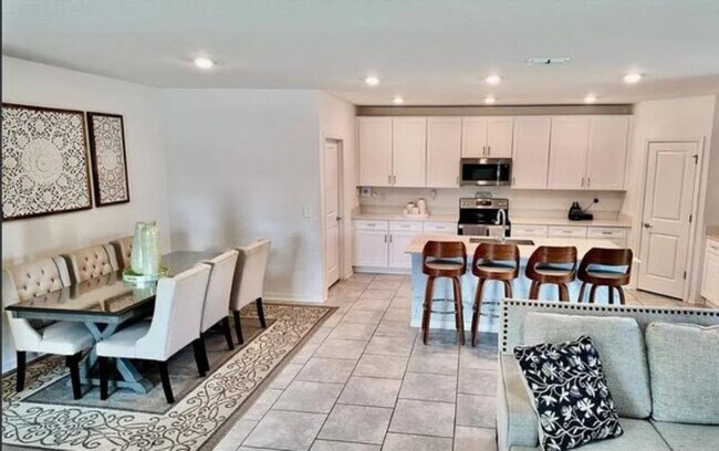 Photo - 950 Cattleman St