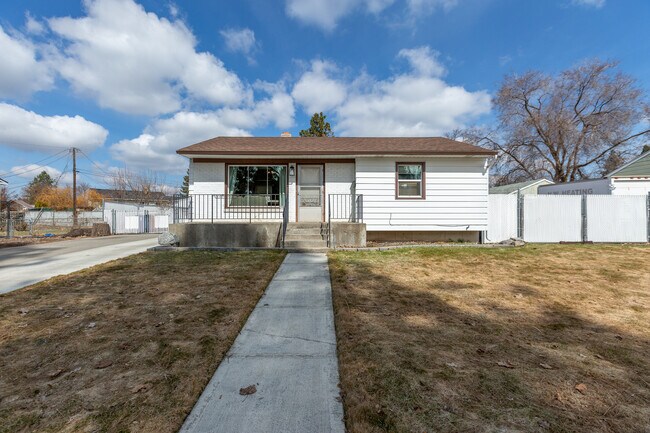 Photo - 2920 W Rowan Ave