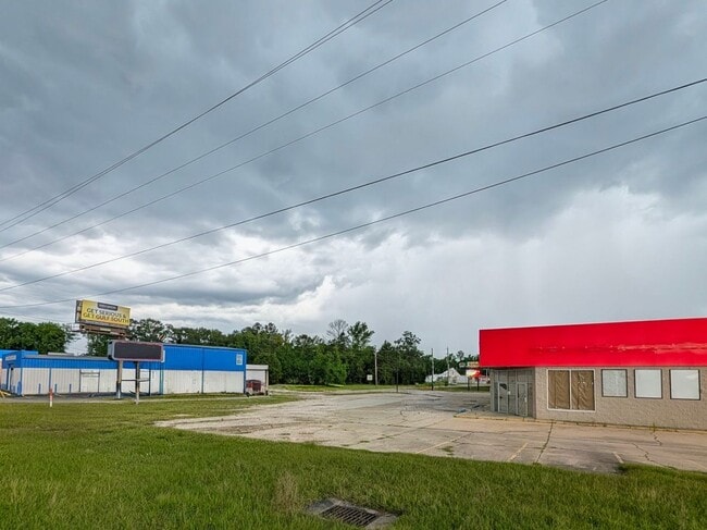 Photo - 230 Memorial Blvd