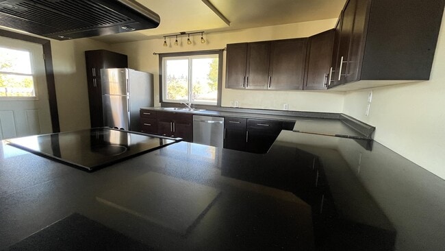 Photo - 5814-5851 51 Ave