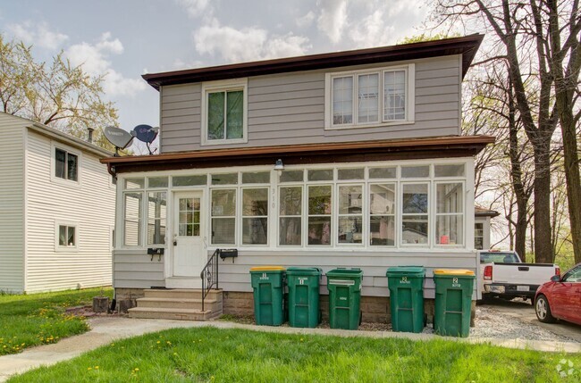 Building Photo - 310 Dewey St Unit #1 Rental