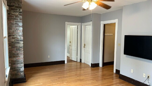 Building Photo - 687 State St Rental