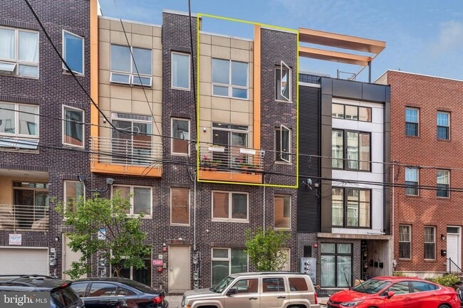 Building Photo - OPEN HOUSE 07-24-26 3PM Beautiful Bi-level Condo with Amazing Roof Top Deck