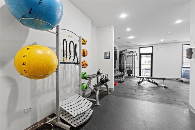 Photo - 830 N Milwaukee Ave