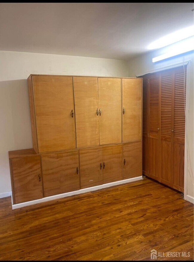 Photo - 254 College Dr