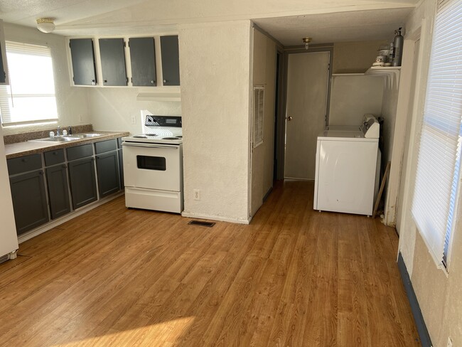 Photo - 2000 Redwine Ave