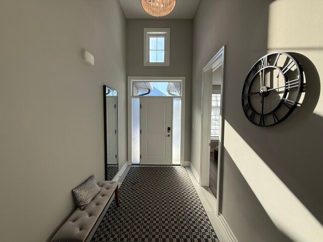 Photo - 117-9861 Glendon Dr