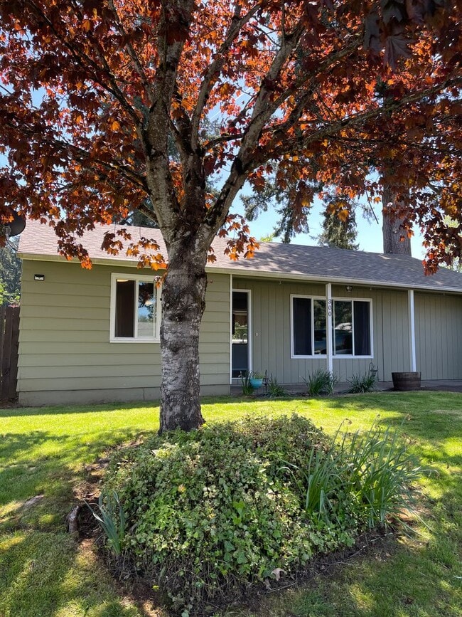 Photo - CAMAS Charming Remodeled 3 Bedroom Bungalow close to Crown Park!
