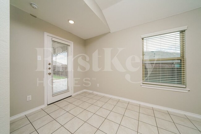 Photo - 407 Milo Way