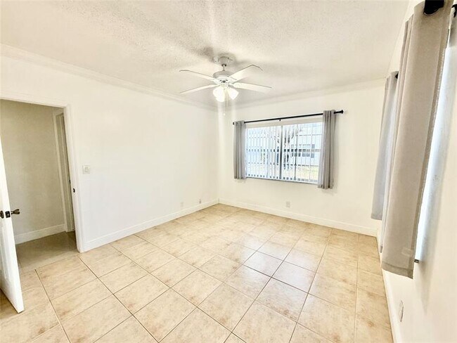 Photo - 299 SW 7th St Unidad 101a