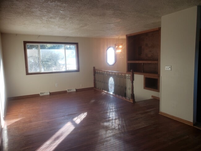 Photo - 817 Iroquois Ave