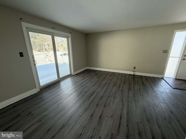 Photo - 111 Eastford Ct