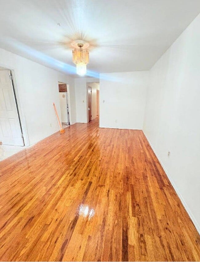 Photo - 45-33 160th St