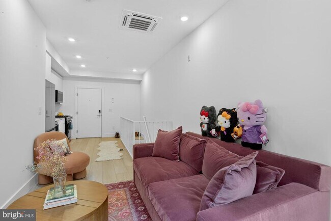 Photo - 2007 Cambridge St Unit 1