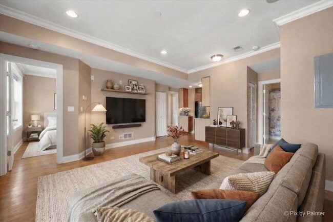 Building Photo - 6146 N Ravenswood Ave Unit 2