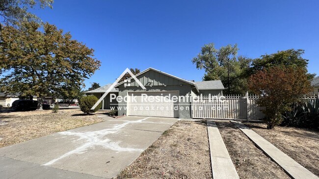 Photo - Nice 4bd/3ba House with 2 Car Garage