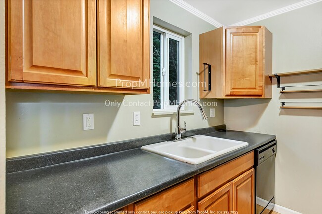 Stylish Two Bedroom Condo In West Linn! Mo... - Stylish Two Bedroom Condo In West Linn! Mo...