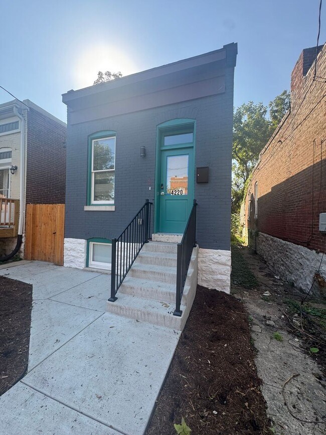 Building Photo - Newly Renovated Single Family Home