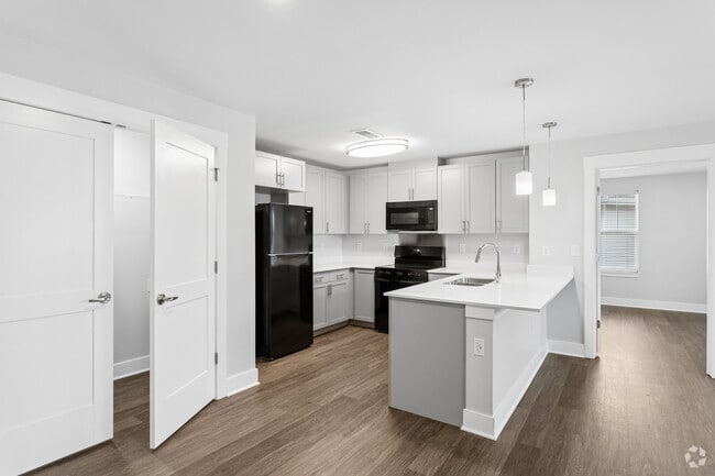 2BR, 1BA - 844SF - Kitchen
