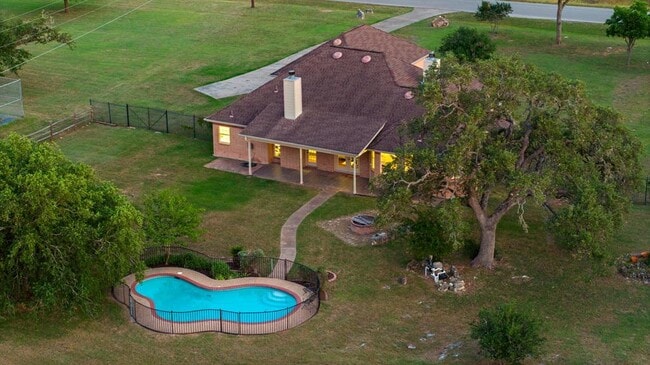 Building Photo - 320 Woodland Oaks Trail