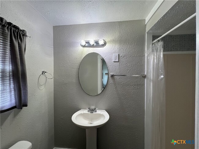 Photo - 103 5th St