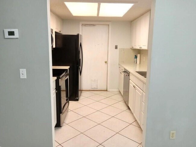 Photo - 910 E Meadowmere Ln