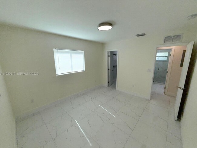 Photo - 335 NW 32nd St Unit 349