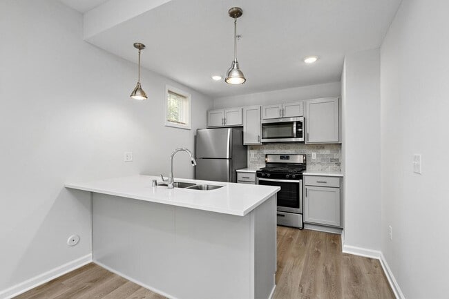 Building Photo - 2109 Aldrich Ave S Unit B