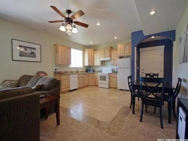 3677 W Avanyu Dr