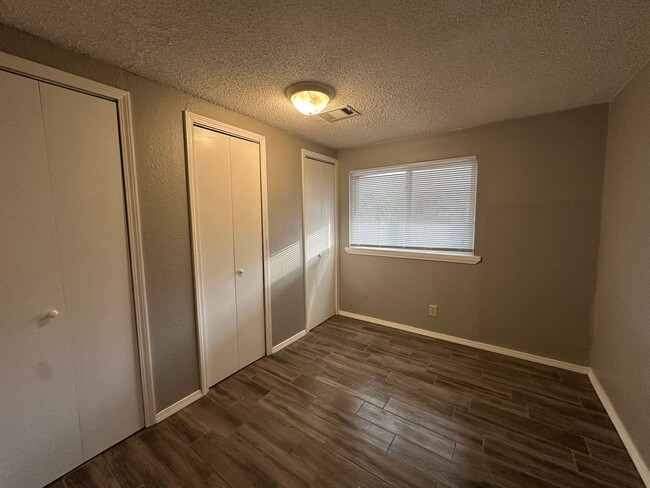 Photo - Welcome to this charming 3-bedroom, 1-bathroom home located in the heart of Russellville, AR.