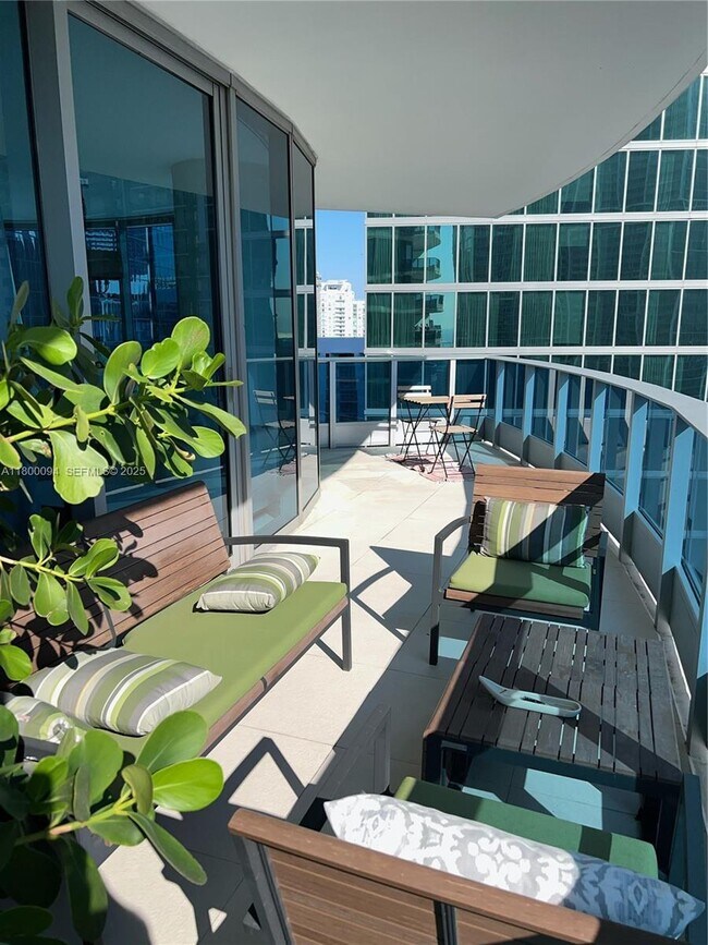 Photo - 200 Biscayne Blvd Way Unidad 3201